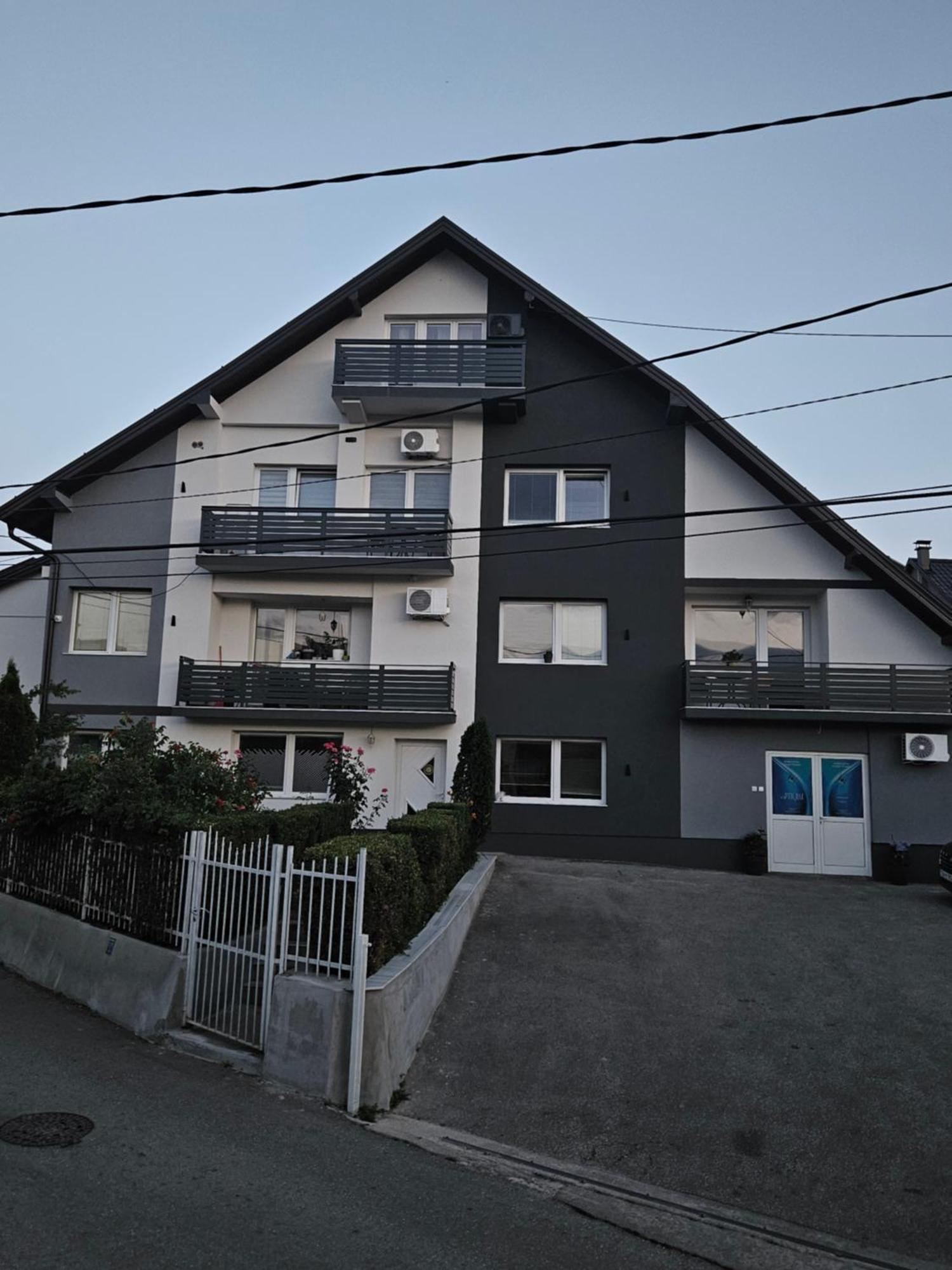 Apartman Daniela 塞拉耶佛 外观 照片